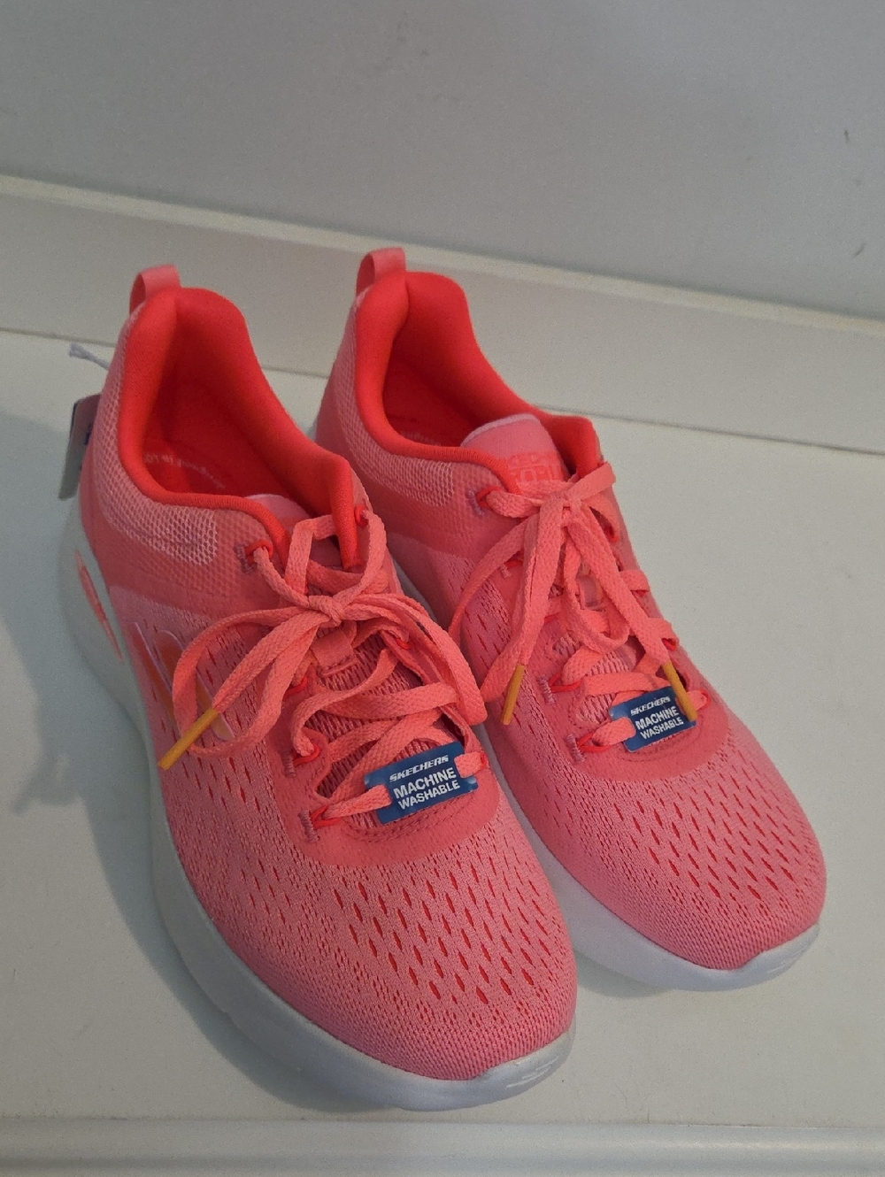 Skechers Coral Pink Women’s Athletic Sneakers NWT Size 7